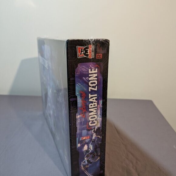 NEW Monster Fight Club Cyberpunk Red Board Game MFC-45000 - Picture 6 of 16